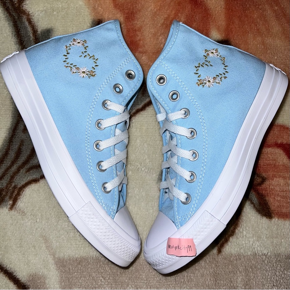 Converse Chuck Taylor All Star High Blue White Floral Heart Pastel size 6 NEW